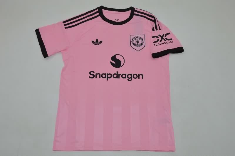 Thailand Quality(AAA) 25/26 Manchester United Goalkeeper Pink Soccer Jersey