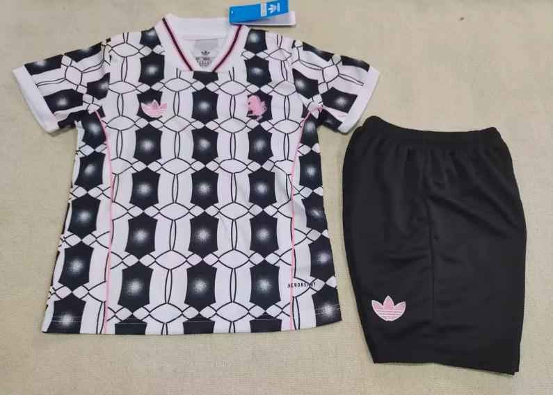 25/26 Juventus Training Kids Soccer Jersey And Shorts