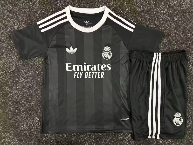 25/26 Real Madrid Goalkeeper Black Kids Soccer Jersey And Shorts Leaked