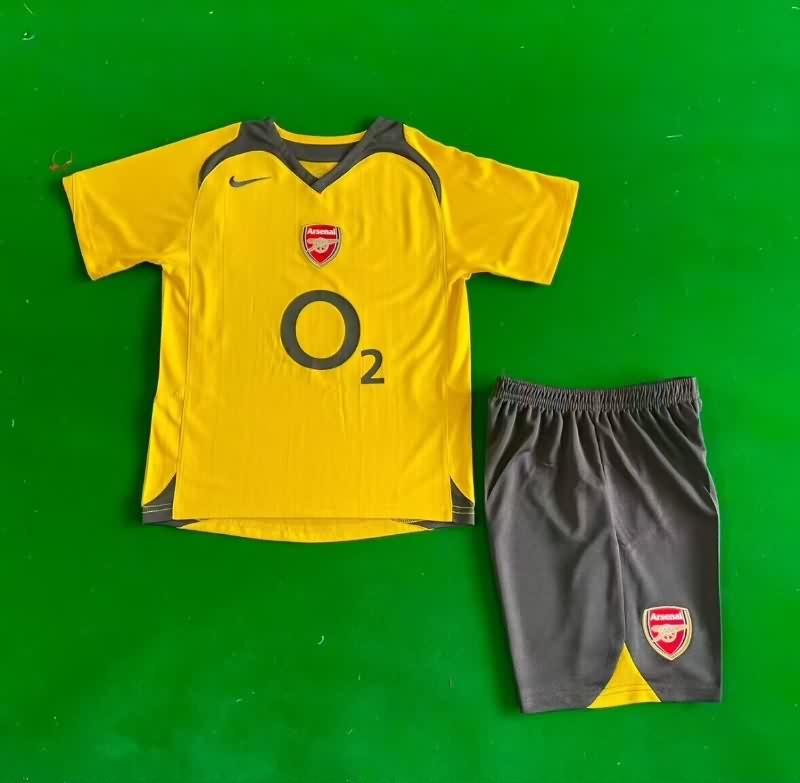 2005/06 Arsenal Away Kids Soccer Jersey And Shorts