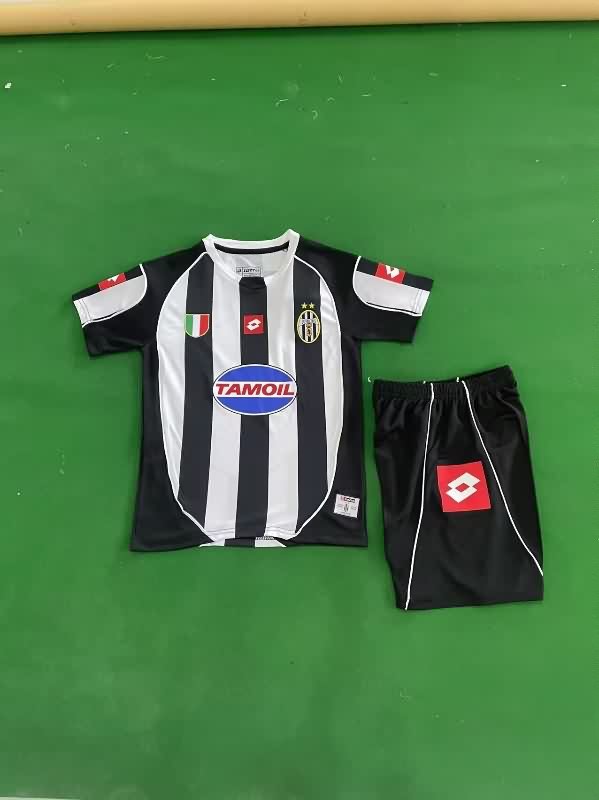 2002/03 Juventus Home Kids Soccer Jersey And Shorts